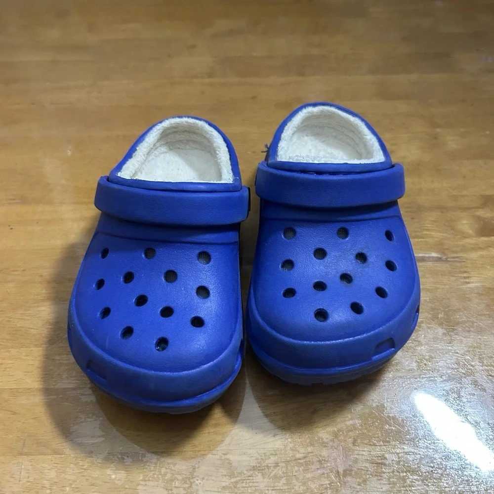 Jibbitz by Crocs Fleece-Lined Clogs - Royal Blue (Kids Size C11)